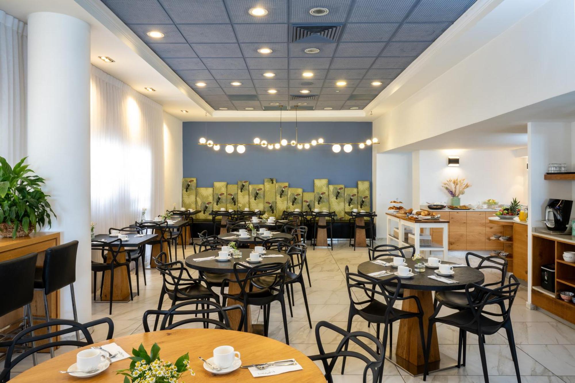 Отель Maxim Design 3 Star Superior 3*